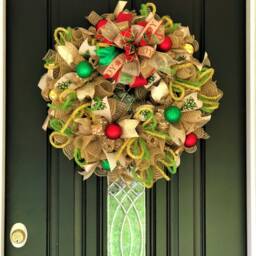 Red & Green Christmas Bow Wreath For Your Front Door - thumbnail 2