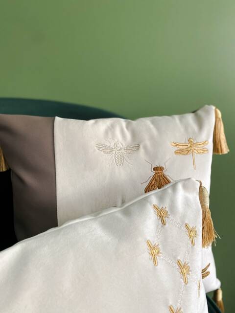 Set Of 2 Pillowcases - White Velvet Leather Pillow Bee Pillowcases - image 1