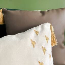 Set Of 2 Pillowcases - White Velvet Leather Pillow Bee Pillowcases - thumbnail 2
