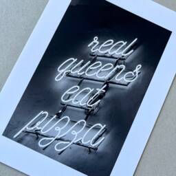 Black & White Kitchen Quote Print, Wall Art, Pizza Kitchen, Real Queens Eat Pizza, Wall Decor, Food Quotes A2 A3 A4 A5 - thumbnail 3