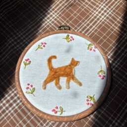 Handmade Felted Wool Pet in Embroidery Hoop - Nursery Wall Art - thumbnail 4