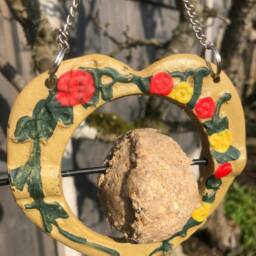 Hand Painted Heart Shaped Cast Iron Suet Ball Bird Feeder Hanging Garden Ornament - thumbnail 2