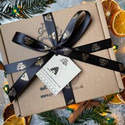Small Welsh Wildflower Honey & Beeswax Candle Hamper Gift Set Box - Two Owls 100% Pure & Natural Sustainable Candles Eco Friendly - thumbnail 2
