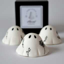 Spooky Ghost Sculpture Ceramic Floral Print Or Feather - thumbnail 4