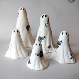 Spooky Ghost Sculpture Ceramic Floral Print Or Feather - thumbnail 2