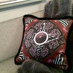 Victoria Pillow - Burgundy/Black - thumbnail 2