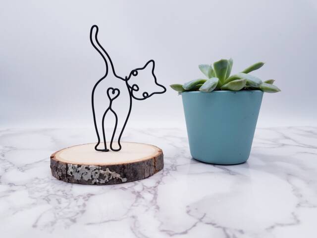 Wire Cat Butt Sculpture, Heart Detail, Pet Memorial Decor - image 1