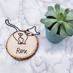 Wire Cat Butt Sculpture, Heart Detail, Pet Memorial Decor - thumbnail 3