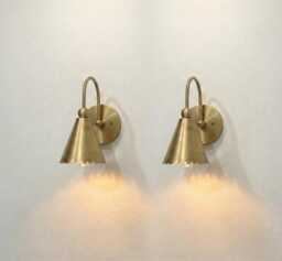 Elegant Scalloped Brass Wall Sconce - Vintage Gooseneck Light Gold Wavy Cone Lamp - thumbnail 1