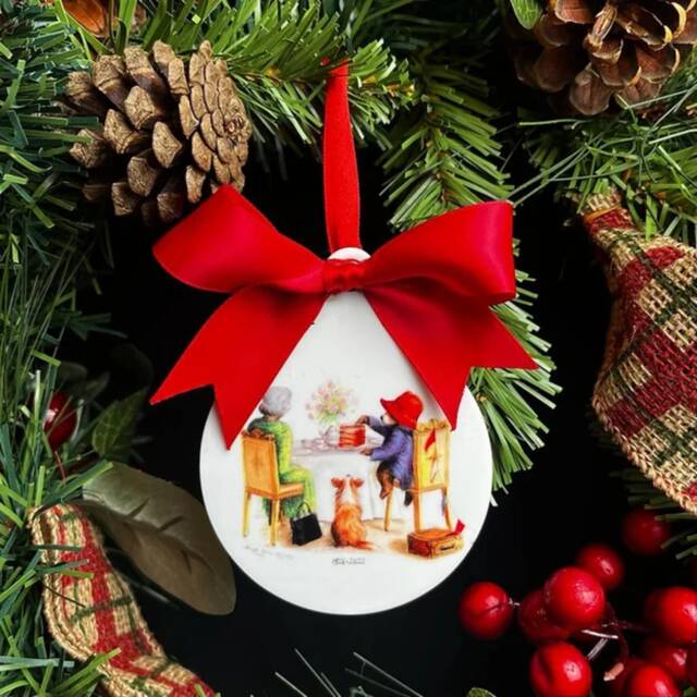 Purchased By Duchess Of York, Royal Christmas Decoration, Queen Elizabeth Ii Memorial Flat Acrylic Trinket - image 1