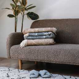 Wool Plaid - Soft & Warm Blanket With Dandelion Motif, Perfect Gift, Handmade in Eu - thumbnail 3