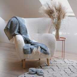 Wool Plaid - Soft & Warm Blanket With Dandelion Motif, Perfect Gift, Handmade in Eu - thumbnail 1