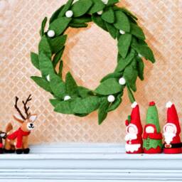 Felt Christmas Wreath With White Berries - Made From Wool For Mantel & Door - thumbnail 2
