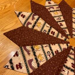Christmas Tree Skirt, Angels, Debbie Mumm Fabric, Quilted, Hearts, Burgundy, Cream - thumbnail 3