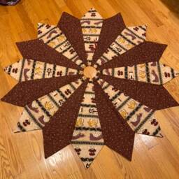 Christmas Tree Skirt, Angels, Debbie Mumm Fabric, Quilted, Hearts, Burgundy, Cream - thumbnail 1