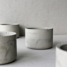 Minimalist Round Concrete Planter - Handmade Succulent Pot - thumbnail 2