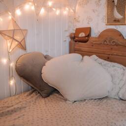 "Velvet Ginkgo Leaf Pillow ""Cream" - thumbnail 2