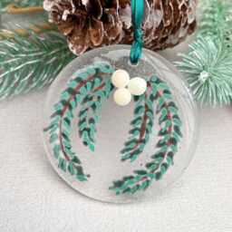 Yew Garland Bauble - Fused Glass Christmas Tree Decoration - thumbnail 1