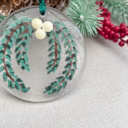 Yew Garland Bauble - Fused Glass Christmas Tree Decoration - thumbnail 3