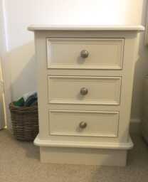 Bedside Cabinet 3 Drawers - Victorian With Plinth Style - thumbnail 1