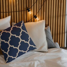 Outdoor Pillows - Weatherproof Garden Cushions Abstract Quatrefoil Pattern Navy Blue & Ecru Print Hamptons Beach House Style - thumbnail 3