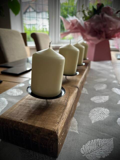 Rustic Wood X4 Pillar Candle Table Decoration - Dark Oak - Golden - image 1