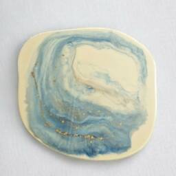 Resin Colored Coffee Table in Blue & White, Marble Like Table, Wooden Legs - thumbnail 3