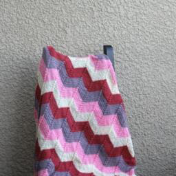 Hand Knitted Chevron Baby Blanket Coral Pink Cream Acrylic - thumbnail 3