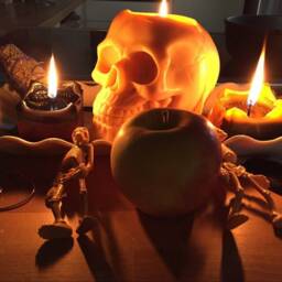Large Skull Candle - thumbnail 3