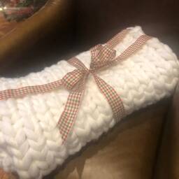 Chunky Knit Blanket, Arm Super Soft, Warm & Cozy Home Decor, Puffy, Fluffy - thumbnail 2