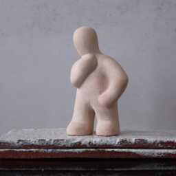 Interest - Expressive Ceramic Figurine For Sandplay & Counseling - thumbnail 2