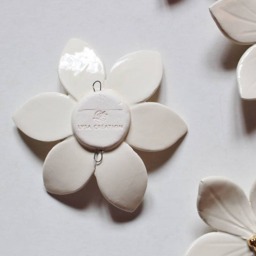 Wall Decor Of 12 White & Gold Ceramic Star Flowers For Home Decoration - thumbnail 4