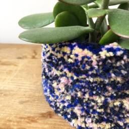 Speckled Tufted Plant Pot - Indigo Sand Pink - Extra Small Size - thumbnail 3