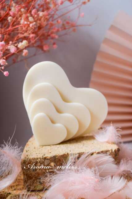 Handcrafted Heart-Shaped Candle For Valentine's Gift & Eco-Friendly Home Decor - image 1