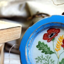 "Round Picture Frame, Vintage Finish Wooden Photo Wall Decor Farmhouse Round Handmade Frame ""Brugge" - thumbnail 2