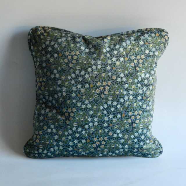 Velvet William Morris Cushion Cover Floral Clover Field, Eclectic Style - image 1