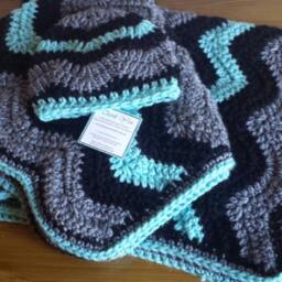 Baby Chevron Blanket & Beanie Gift Set Travel Size - thumbnail 2