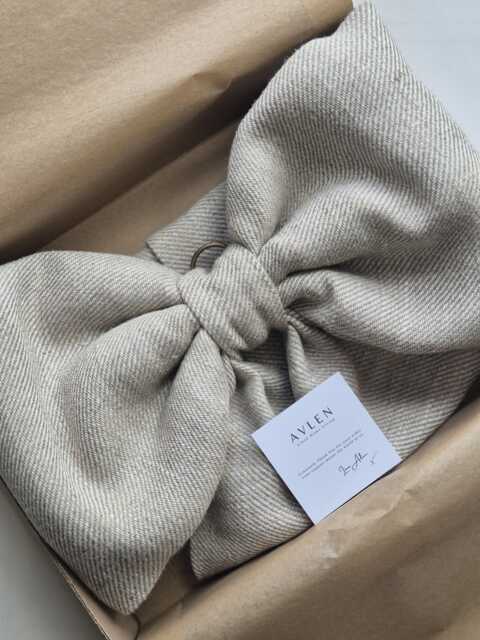 Supersized Linen Bow Decor, Mini Size, Oatmeal Farmhouse-style Linen, Neutral Nursery Wall Hanging, Padded Ornament, Handmade UK - image 1