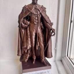 George V Historical Royal Collectible Statue - thumbnail 2