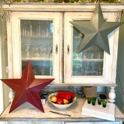 Red Barn Star Hand Painted Distressed Wooden Wall Decoration - 55cm Valentine, Mothers Day Gift - thumbnail 2