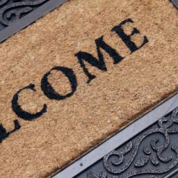 Coco & Coir Door Mat Indoor/Outdoor - 100% Natural Moulded Rubber Eco-Friendly Regal Design Entrance - Red Rust 45cm X 75cm - thumbnail 2