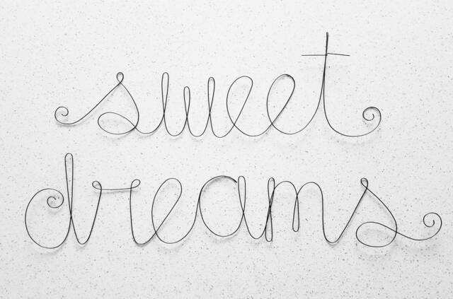 Sweet Dreams Wire Word Wall Hanging Art - image 1