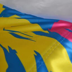 Satin Pillowcase - Yellow Daisy On Blue - thumbnail 2