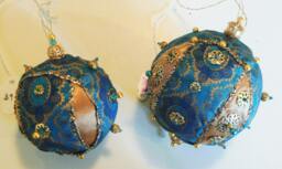 Handmade Hand Beaded Shatterproof Unique, Rich Patterned Christmas Ornaments Gifts - thumbnail 1