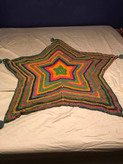 Bright Pompom Star Blanket - image 1