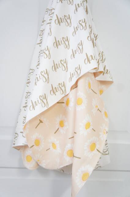 Personalized Organic Cotton Baby Blanket - Reversible Daisy Print - image 1