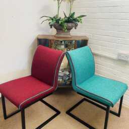 4 Modern Italian Dining Room Chairs Newly Reupholstered in Multicoloured Fabric - thumbnail 3