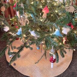 Natural Burlap Christmas Tree SkirtTwo Sizes/Four Colors Available-Medium/Large-Rustic/Folk/Country-Simple - thumbnail 2