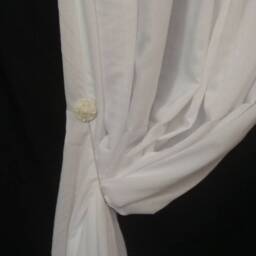 Ivory Magnetic Curtain Tieback - Classic Floral Holdback, Elegant Drapery Clip, No Drill Accessory - thumbnail 4