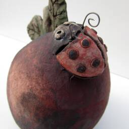 Ceramic Apple & Ladybug - thumbnail 3